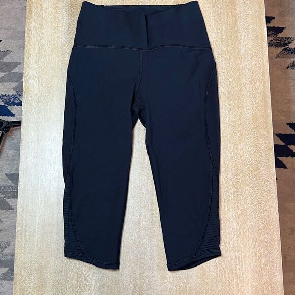 Lululemon Lean In Crop (17") - Picture 1 of 7